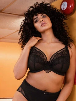 Elomi Priya Plunge Bra -PRIMADONNA Shop EL4550PlungeBraBlackFrontLifestyle
