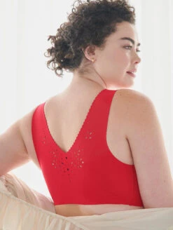 Evelyn & Bobbie The Evelyn Bra -PRIMADONNA Shop TheEvelynBraRubyBackLifestyle