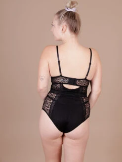 Saki Silver Teddy -PRIMADONNA Shop WS1601MoldedTeddyBlackLeopardBackEdit